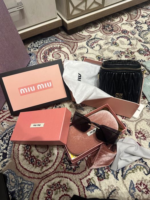 Сумка и очки фирмы miu miu