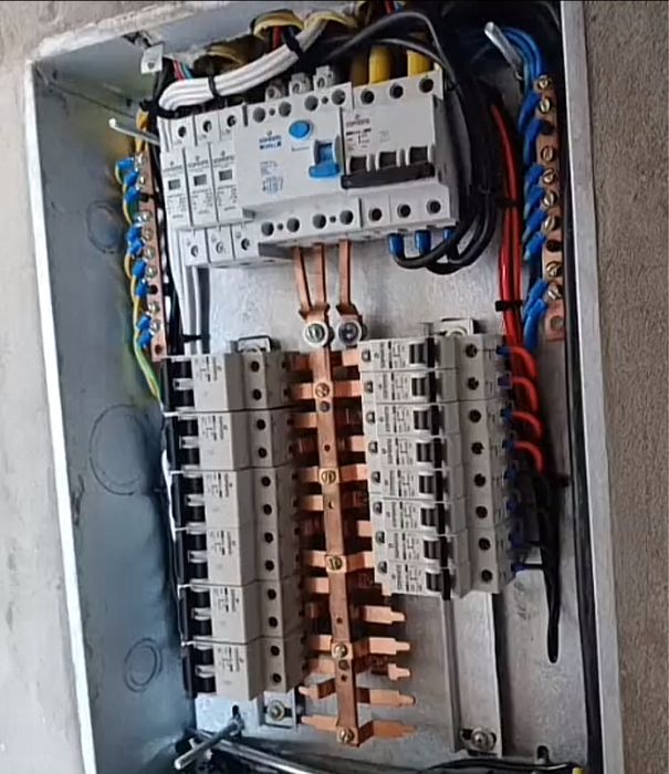 электромонтер , электрик