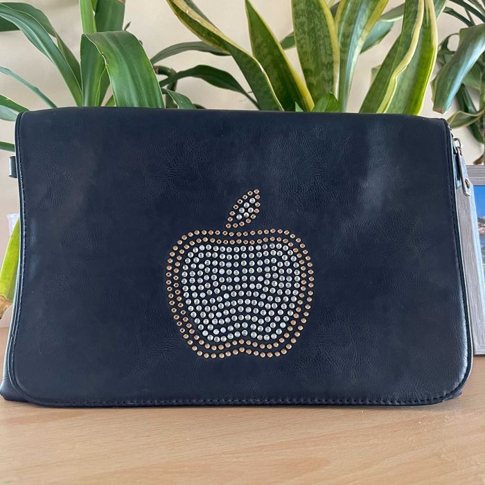 Дамска черна кожена чанта