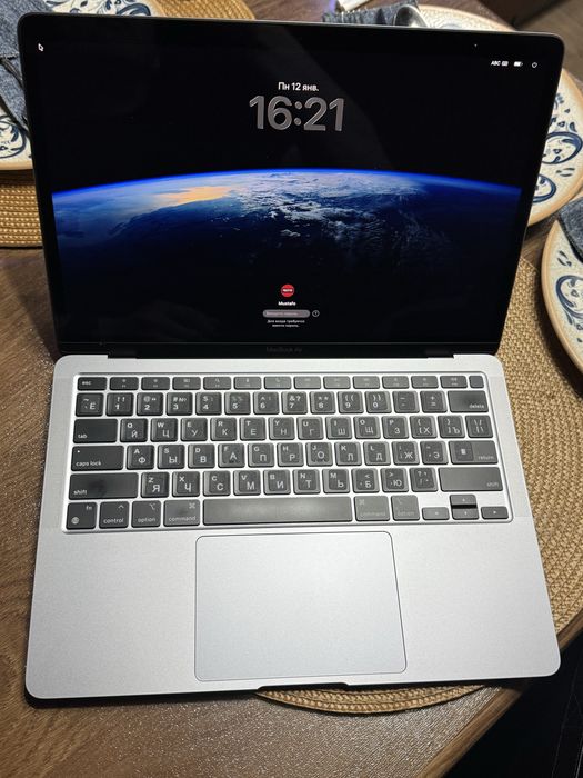 Продам свой макбук mackbook air m1 в отличном состоянии
