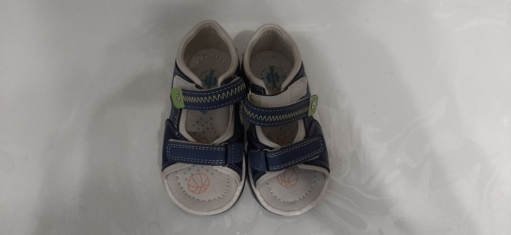 Сандалики новые детские