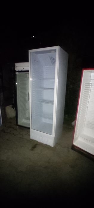 Холодильник стеклянный для напитков