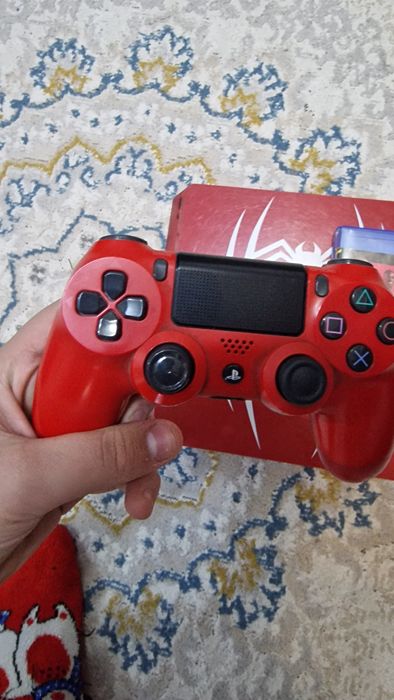 Пс 4 с одним джостиком и двумя дисками