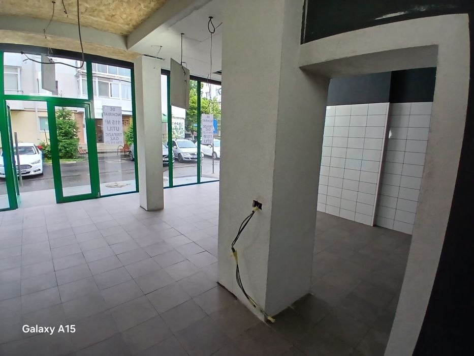 Inchiriez spațiu comercial 85 m2 Mioveni central trifazic gaz rampa aprovizionare intrare spate
