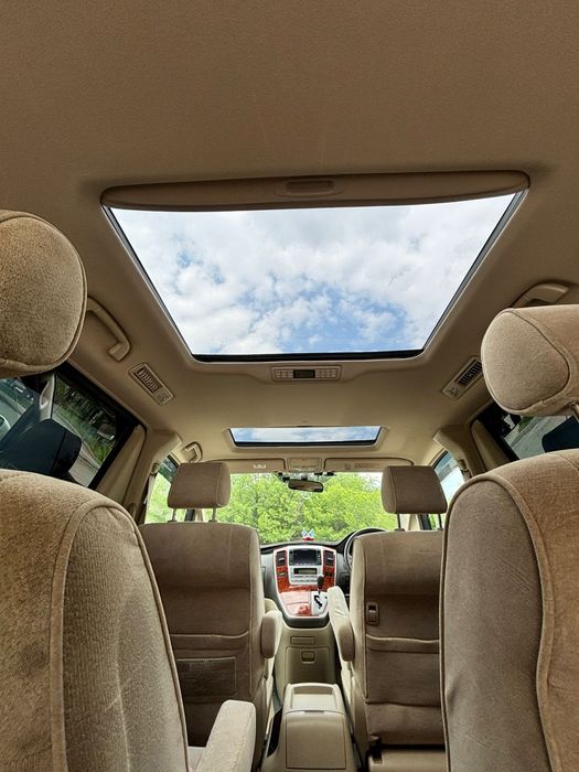 Toyota Alphard в идеальном состоянии.
