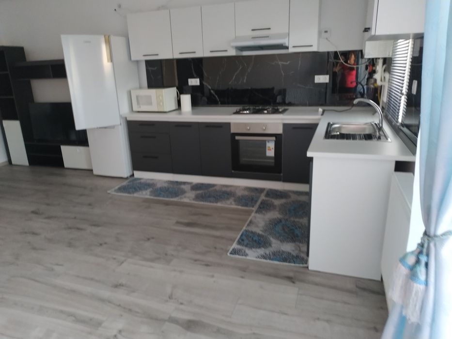 Inchiriez apartament