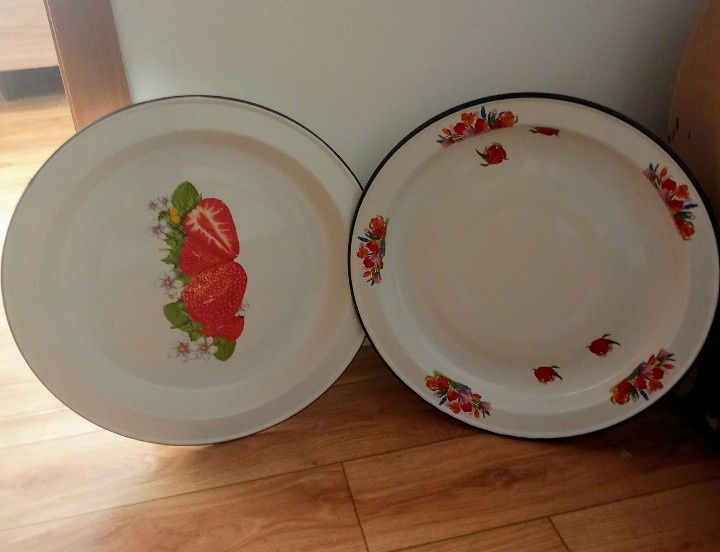 Продам менажницы,табак и канистр