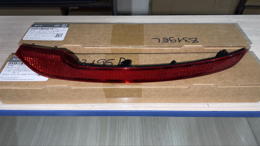 Задняя отражательная фара BYD Champion