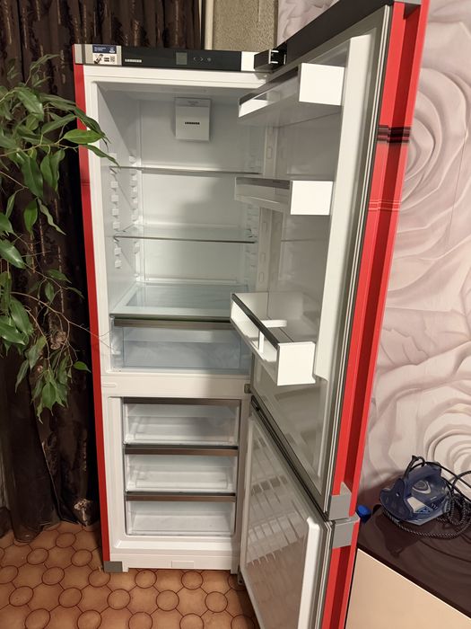 Liebherr чисто нов ползван три месеца