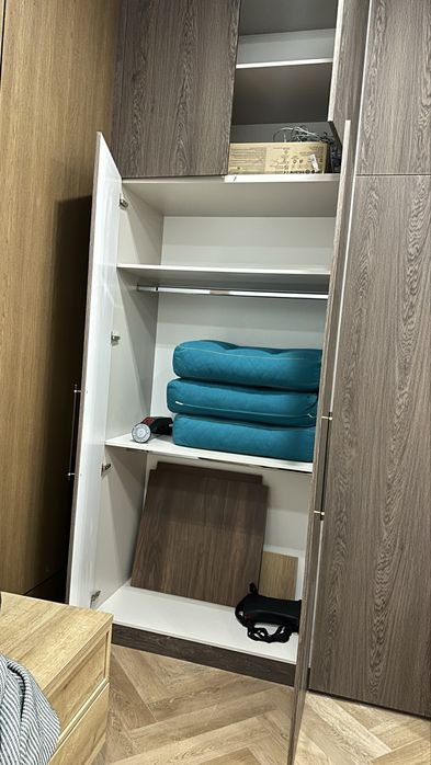 Шкаф платяной для спальни