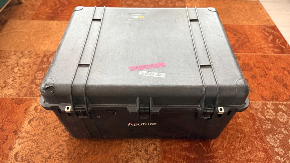 Aputure 300D Kit 3 lumini Led cu hard case