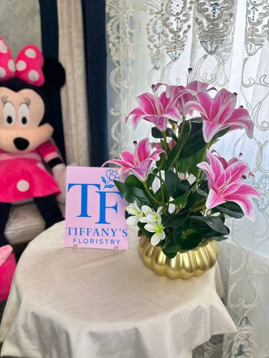 Suniy gullar har xil razmerda