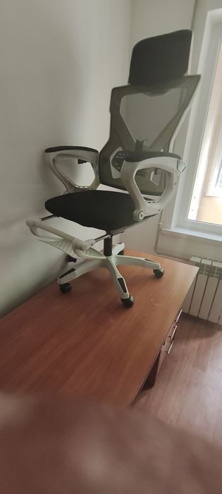 Компьютерный стол со стулом