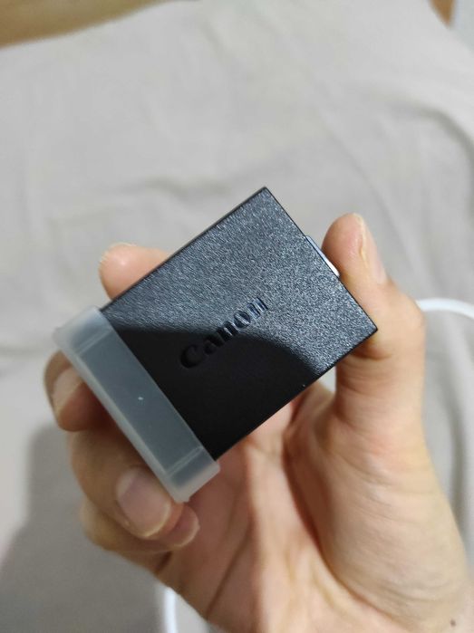 Продам Canon 1200D