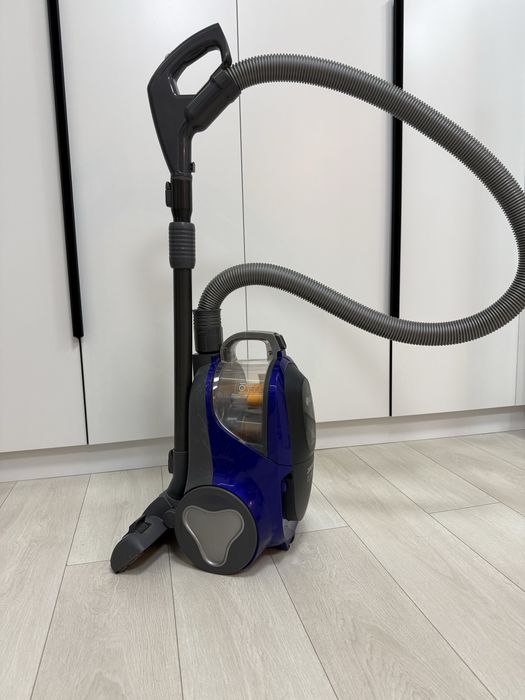 Продаю б/у пылесос LG