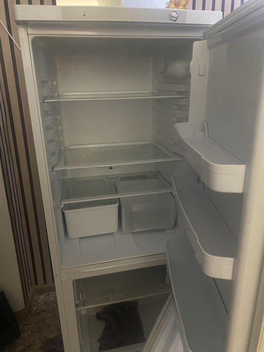 Холодильник работает