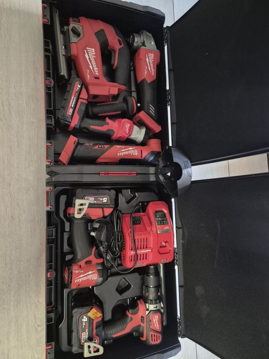 Set Milwaukee M18 format din 6 piese  pendular flex impact multicutter lanterna  si autofiletanta cu  percutie