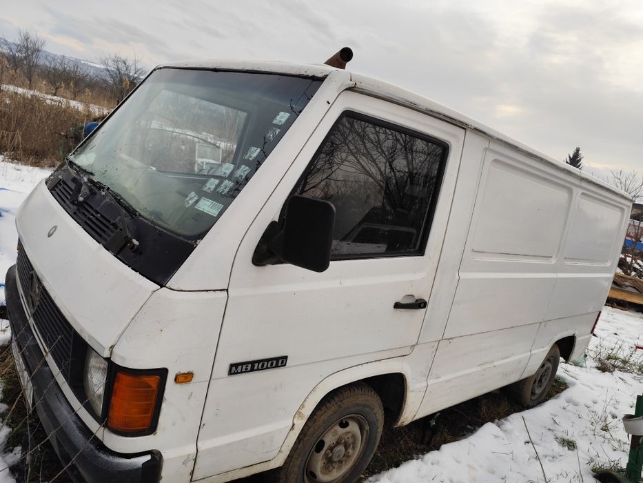 Продавам бус мб100д