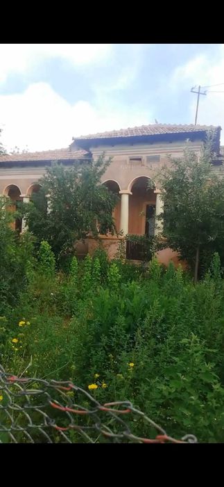 Casa batraneasca de vanzare