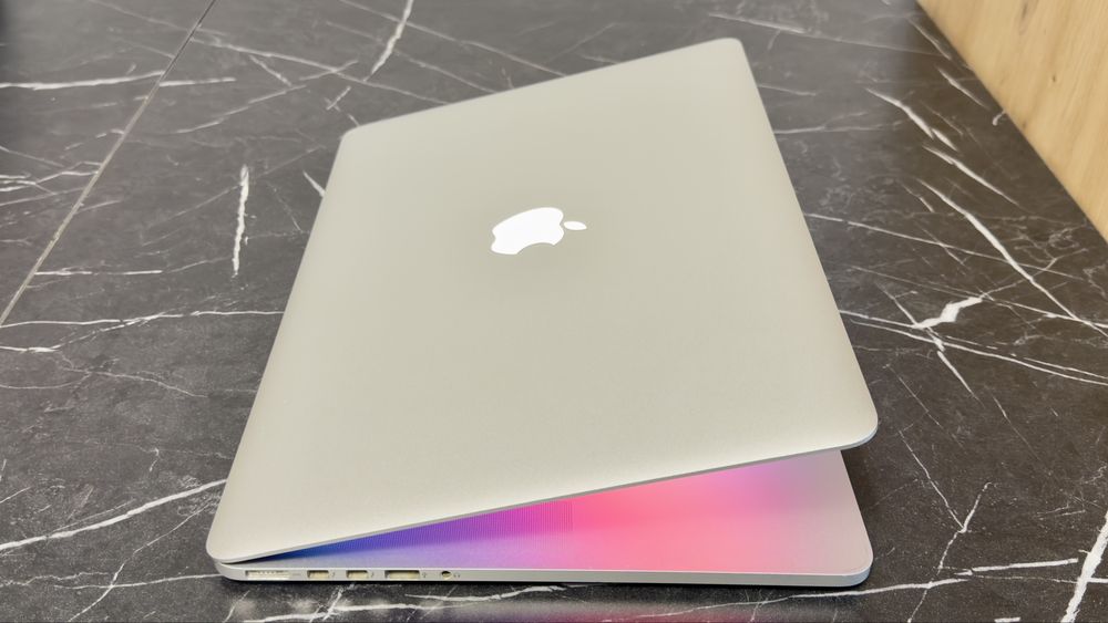 MacBook Pro i7/2.2Ghz Quad-Core- 15" Retină-16 GB RAM an 2014