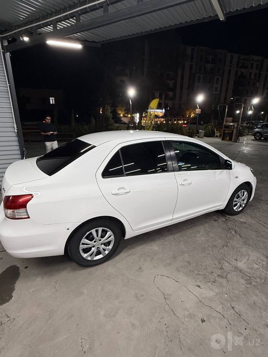 Tayota Yaris 2012 sedan