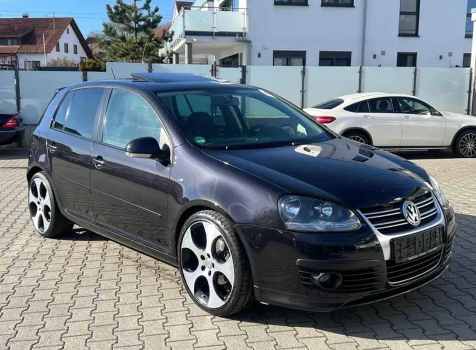 • Продавам голф 5 на ЧАСТИ 1.9tdi 105кс. BKC
Имам още над 17 Голф 5ци