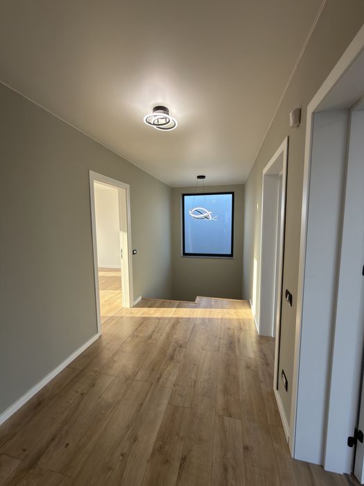 Casa nzeb in mogosoaia langa padure zona frf cu pompa de caldura si panori fotovoltaice premium teren 411 mp