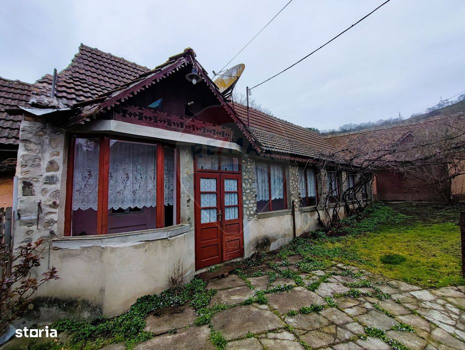 Casă cu farmec tradițional în Săliște – 1.000 mp teren, priveliște!