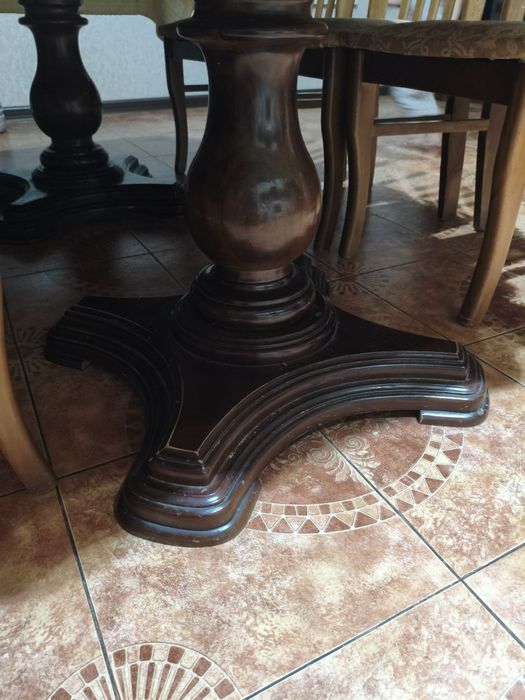 Стол и стулья , в хорошем состоянии