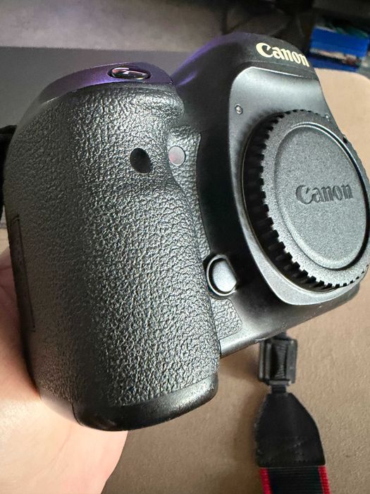Canon 5D Mark III 22 мегапиксела фулфрейм, отлично работещ