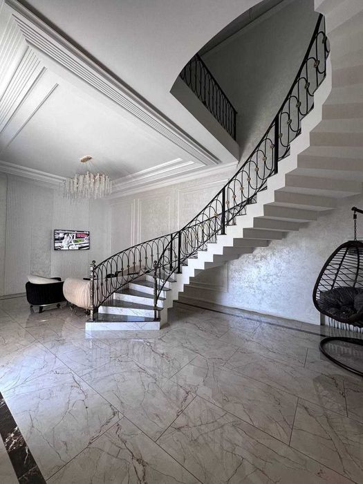 Участок сотилади Уч-Комолон 2,9 сот Фасад 20 Жилая площадь: 587 м²