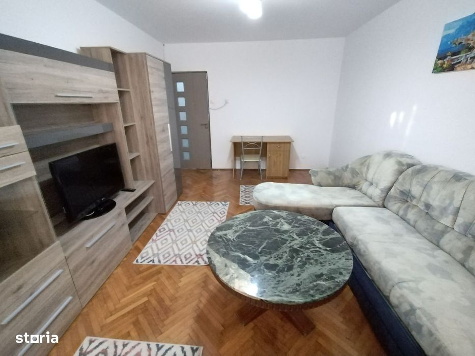INCHIRIEZ apartament 2 camere decomandat,renovat, zona Centrala