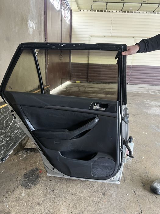 Тайота авенсис!!