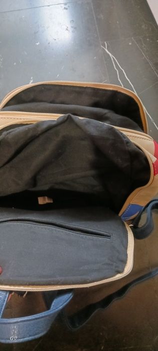 Дамска раница...