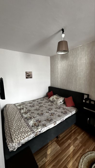 Vand apartament cu doua camere