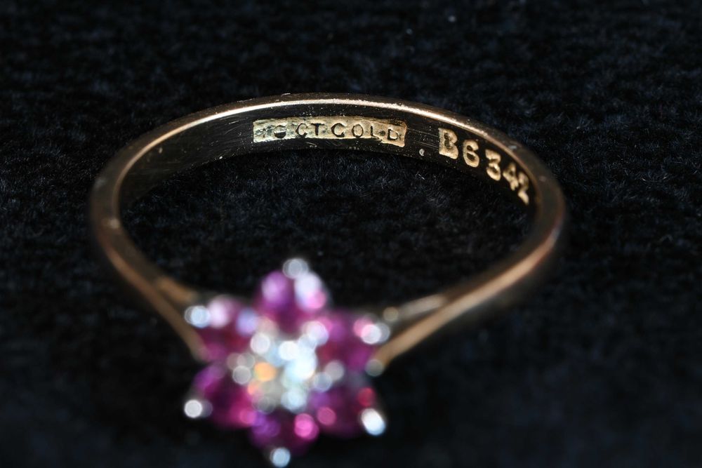 Златен Пръстен Злато 750 (18к) с Диамант и Рубини / Цвете / Размер 55