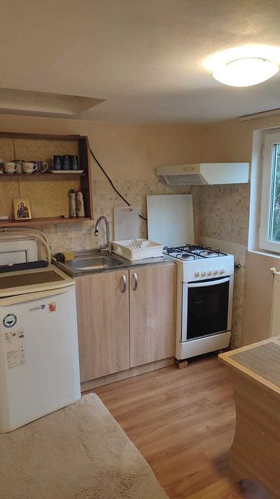 PF închiriez apartament 2 camere la casa