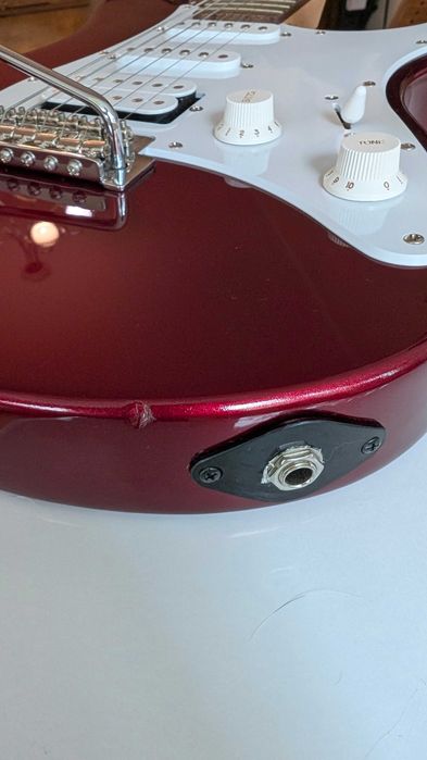 Продам элеткрогитару YAMAHA PACIFICA012