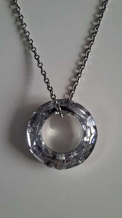 Дамско сребърно колие с елемент Swarovski