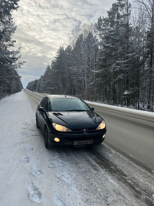 Продам машину Peugeot 2008 года