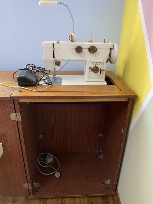 Швейная машинка электрическая чайка 143