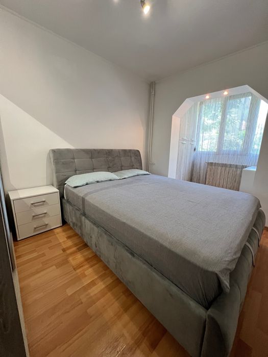 Vând apartament 3 camere Oradea