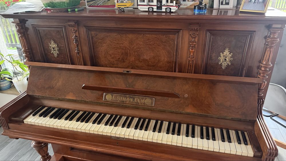 Vand pianina complet reconditionata !