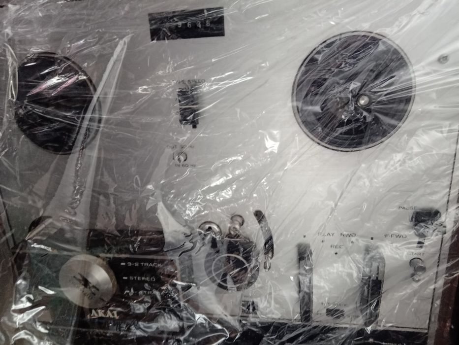 Lot 4 magnetoane Akai