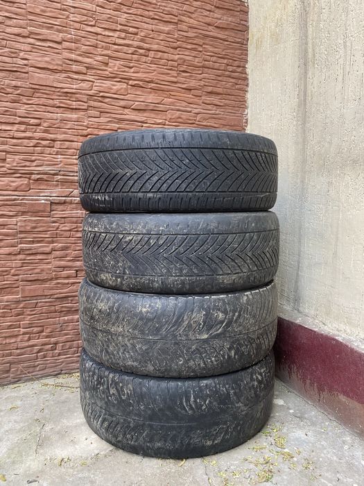 Продам шины на R19