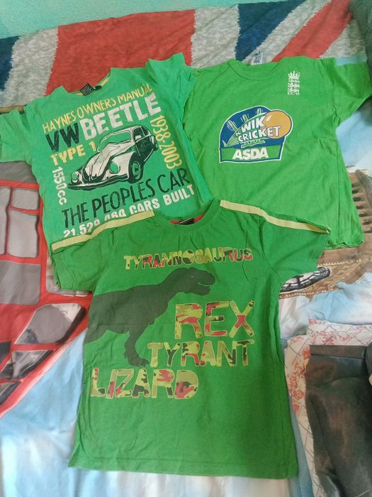 Vand lot haine baieti aprox. 7-10 ani