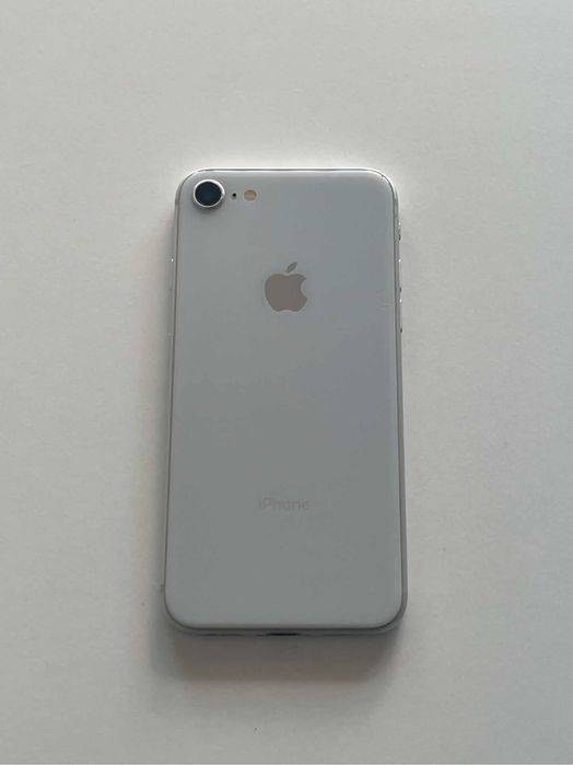 Iphone 8 alb.