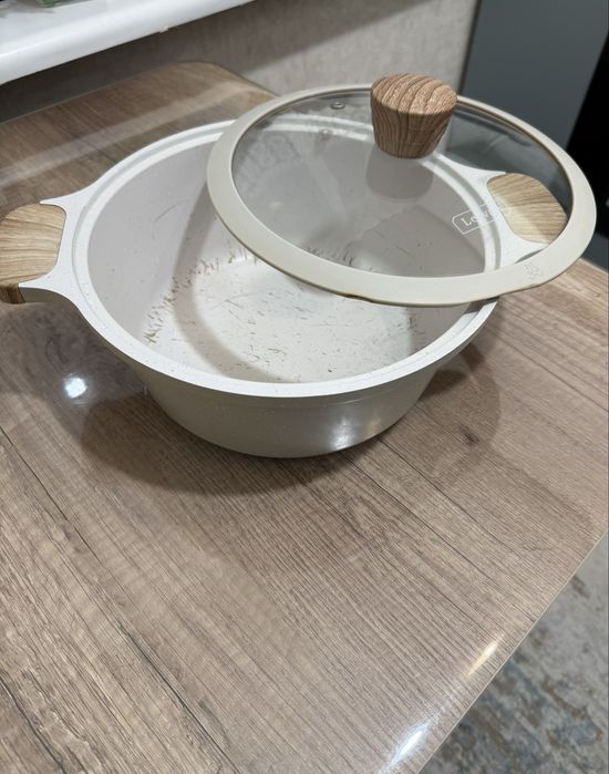 Набор кастрюль и сковороды