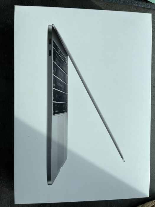 Лаптоп Apple MacBook Pro 13