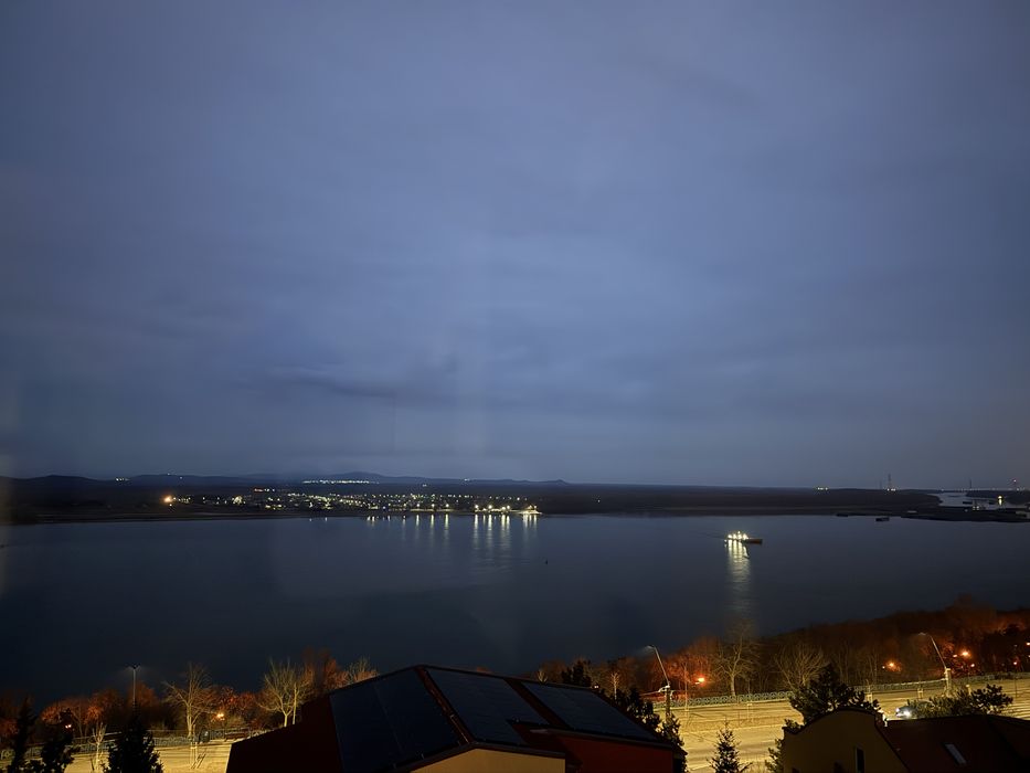 Inchiriez apartament cu 3 camerepe faleza
